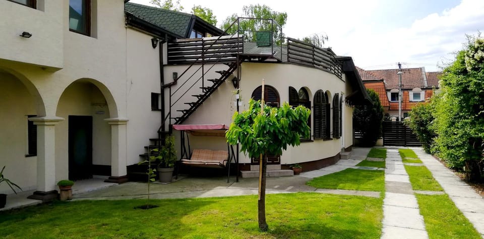 Inner courtyard view