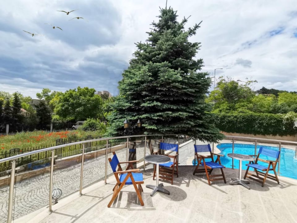Balcony/Terrace, Lobby or reception, Lounge or bar, Swimming pool