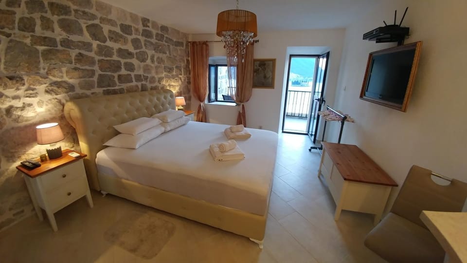 Photo of the whole room, Bedroom, Sea view