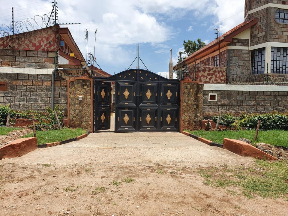 Facade/entrance, Off site