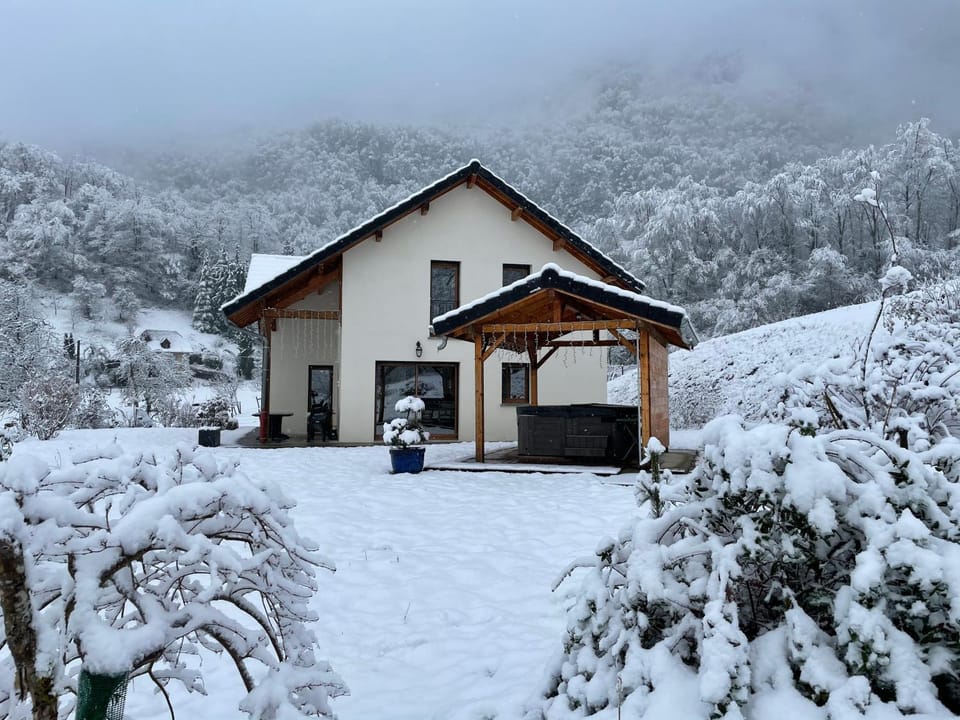 Property building, Day, Natural landscape, Winter, Mountain view