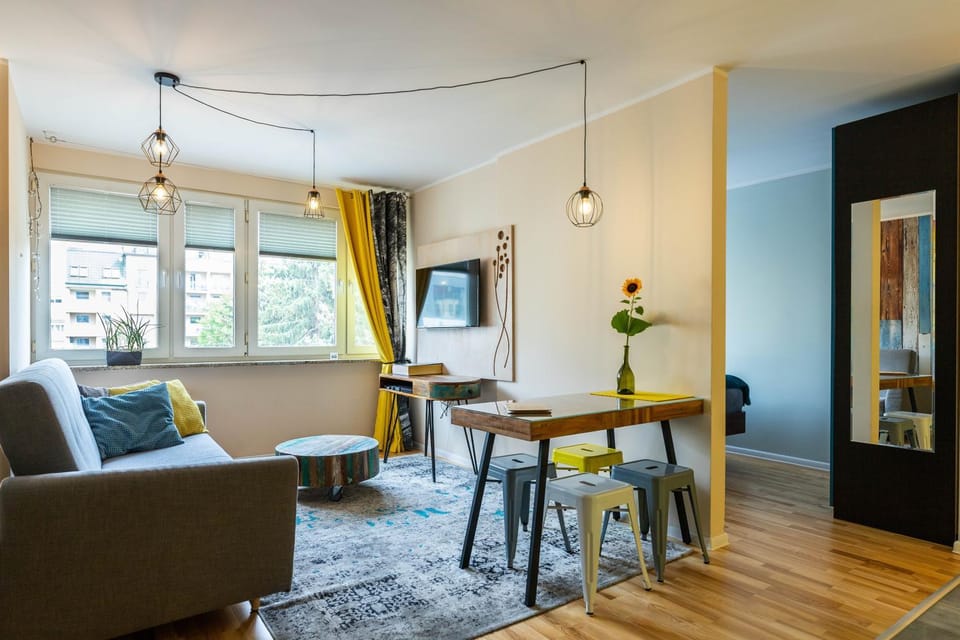 Living room, Seating area, Dining area, City view, Street view