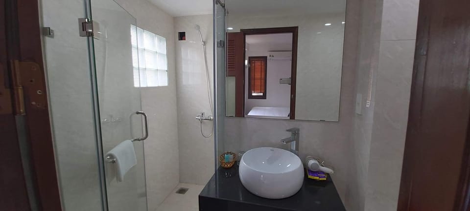 Shower, Bathroom, Photo of the whole room, Decorative detail