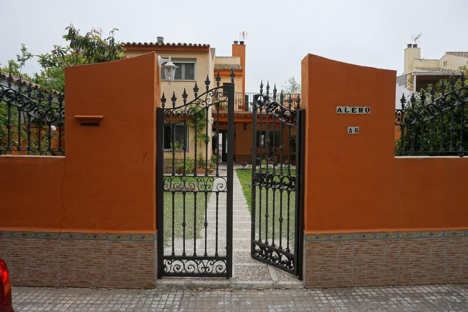 Neighbourhood, Kitchen or kitchenette, Street view