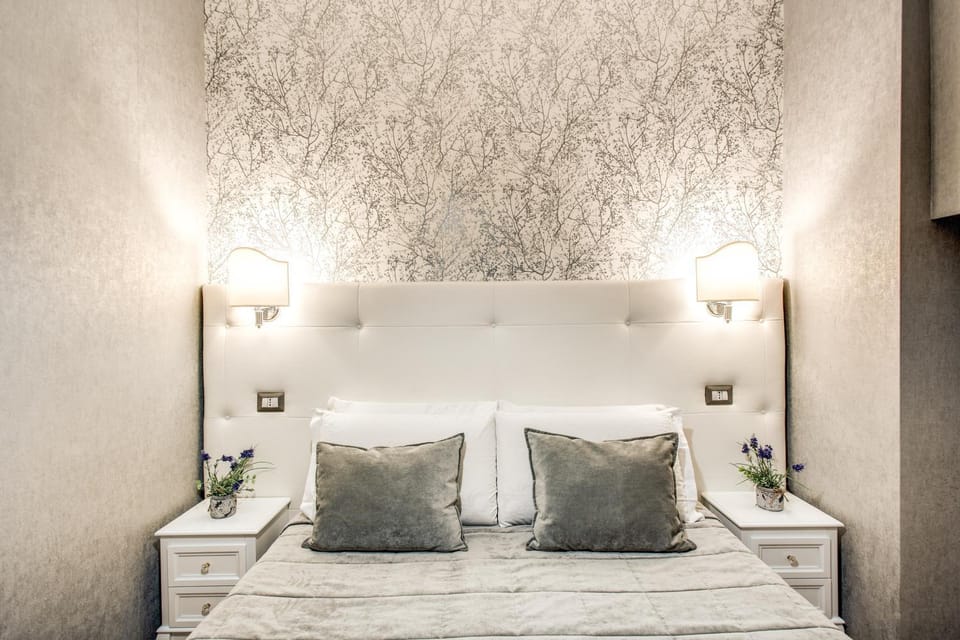 Photo of the whole room, Decorative detail