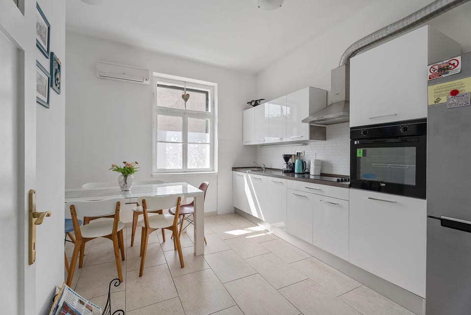 Kitchen or kitchenette, Dining area, dishwasher, oven, kitchen