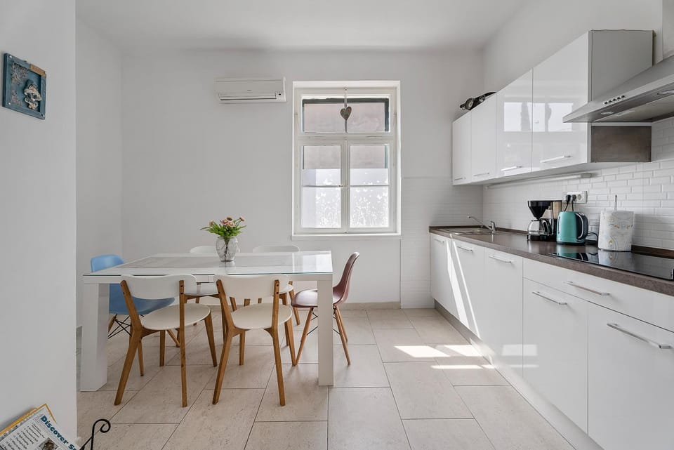 Kitchen or kitchenette, Dining area, kitchen, air conditioner