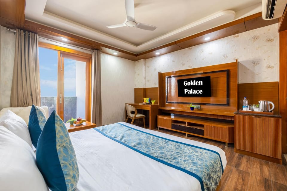 Communal lounge/ TV room, Bed, TV and multimedia, Photo of the whole room, Bedroom, air conditioner