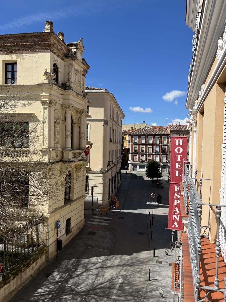 Property building, Day, Neighbourhood, City view, Street view