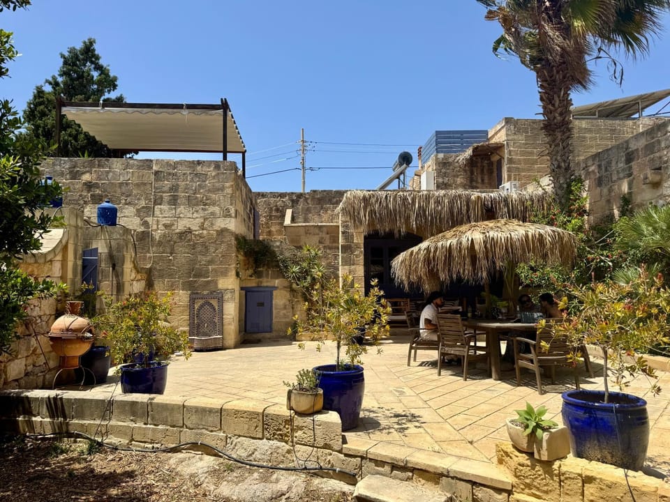 Property building, Day, Garden, Balcony/Terrace, Balcony/Terrace, Garden view
