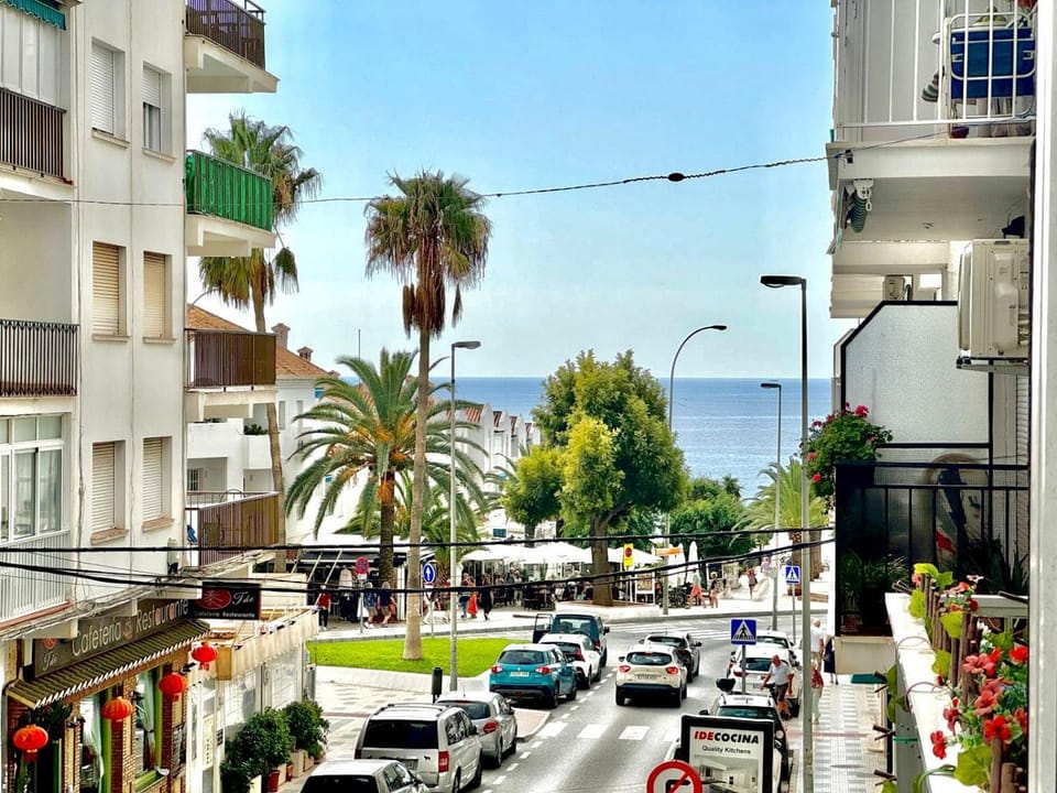 Sea view, Street view