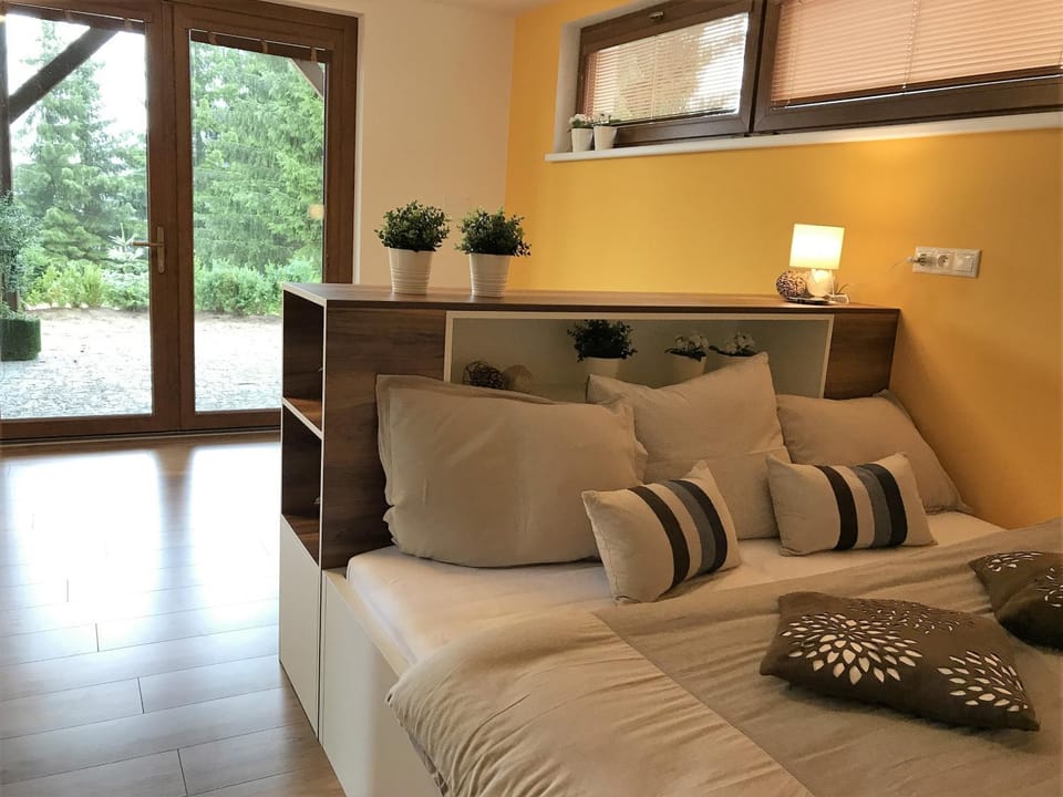 Bed, Balcony/Terrace, Bedroom, Garden view