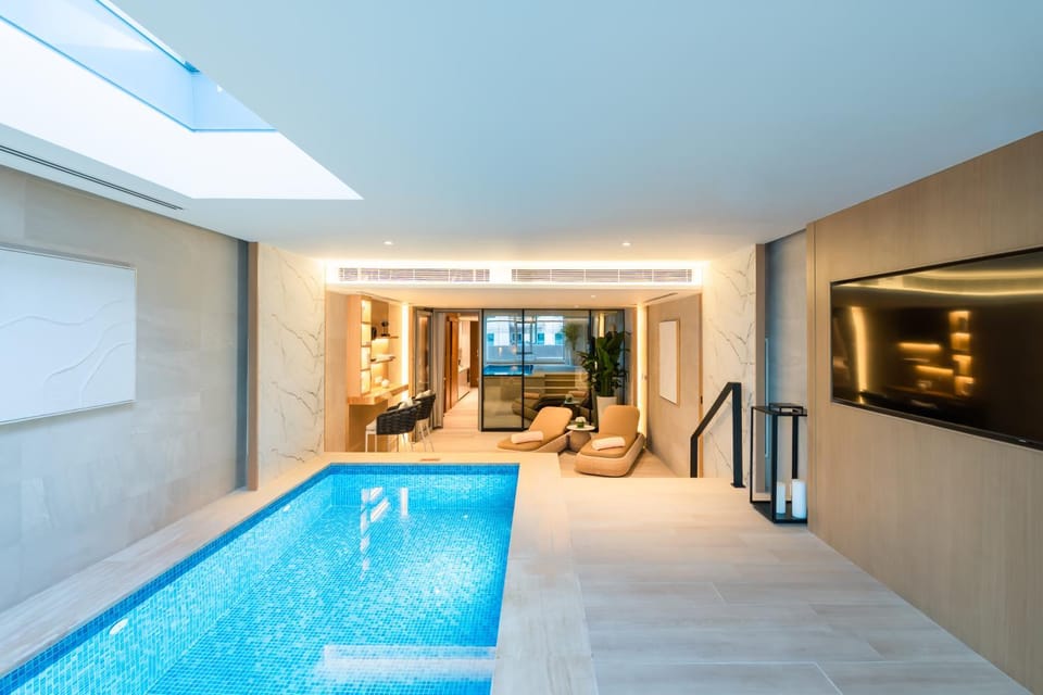Swimming pool, Swimming pool