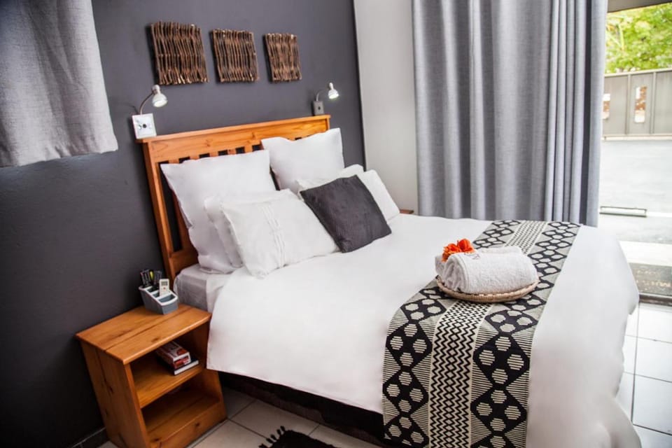Photo of the whole room, Bedroom, towels