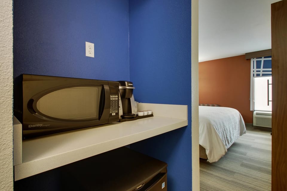 Coffee/tea facilities, Bedroom, minibar