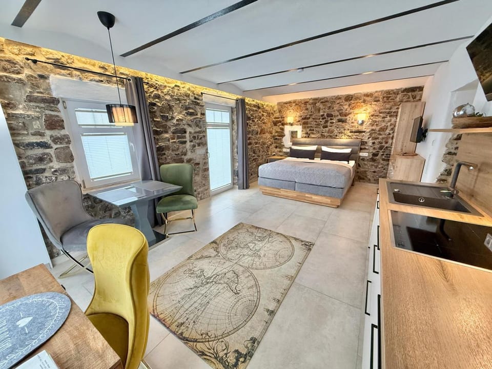 Dining area, Bedroom, kitchen