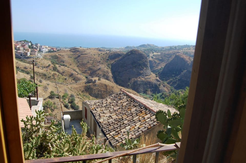 View (from property/room), City view, Landmark view, Mountain view, River view, Sea view