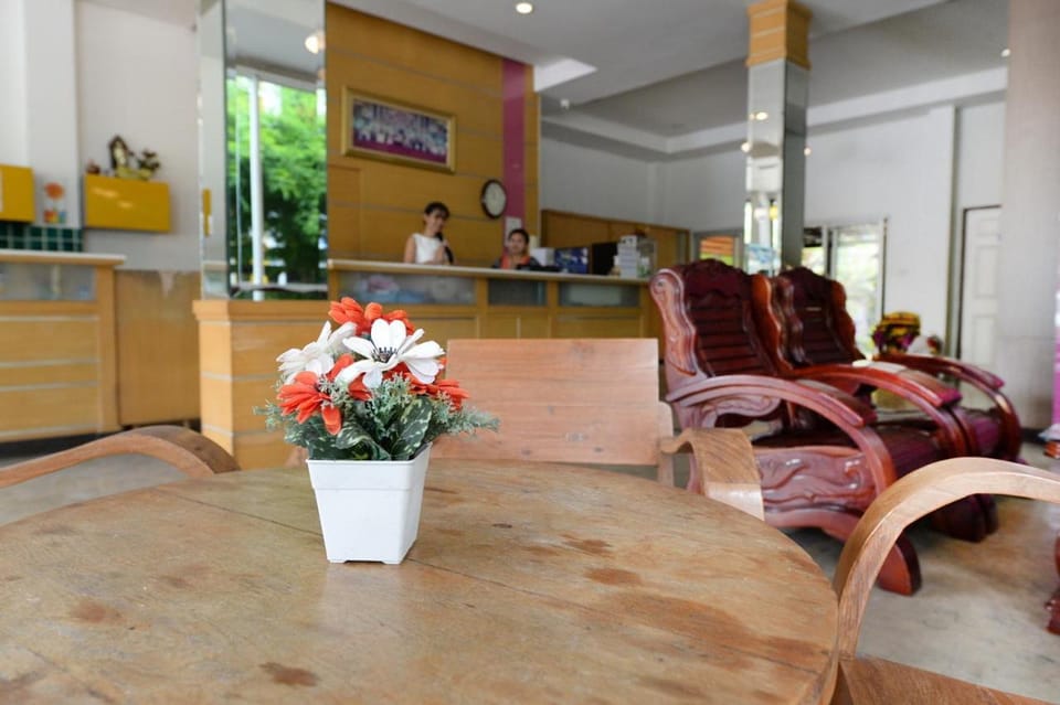 Property building, Lobby or reception, Seating area