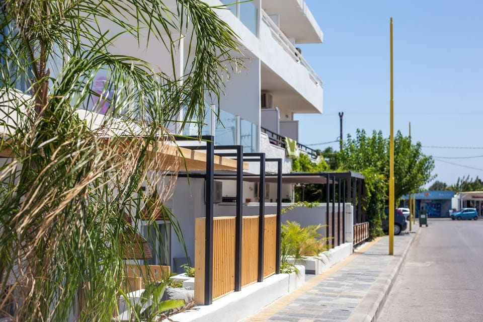 Facade/entrance, Floor plan