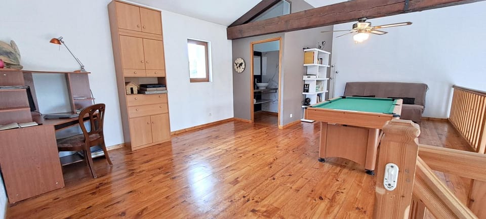 Game Room, Seating area