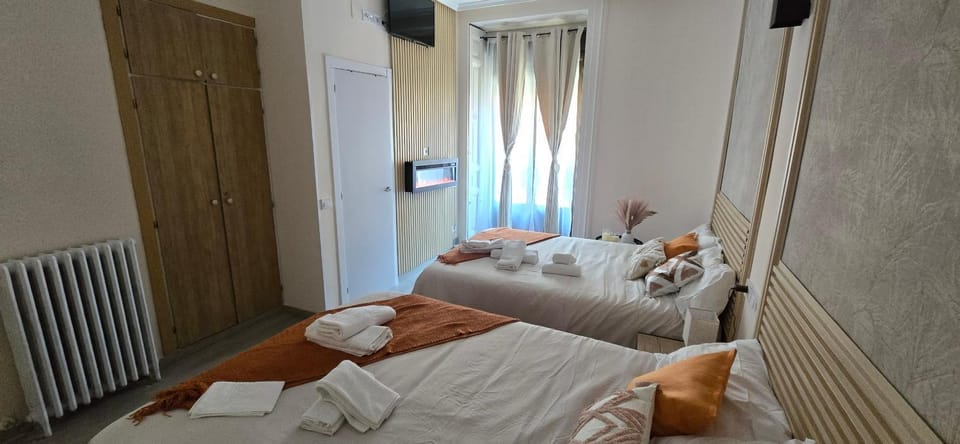 Bed, Photo of the whole room, Bedroom, internet, towels, wardrobe