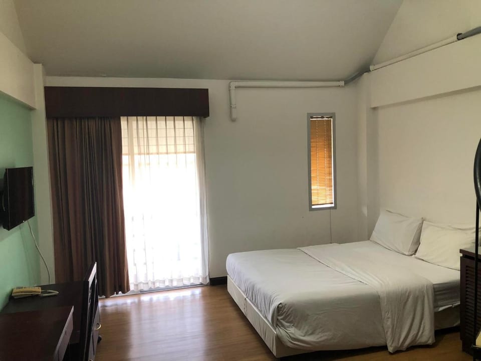 TV and multimedia, Photo of the whole room, Bedroom, air conditioner