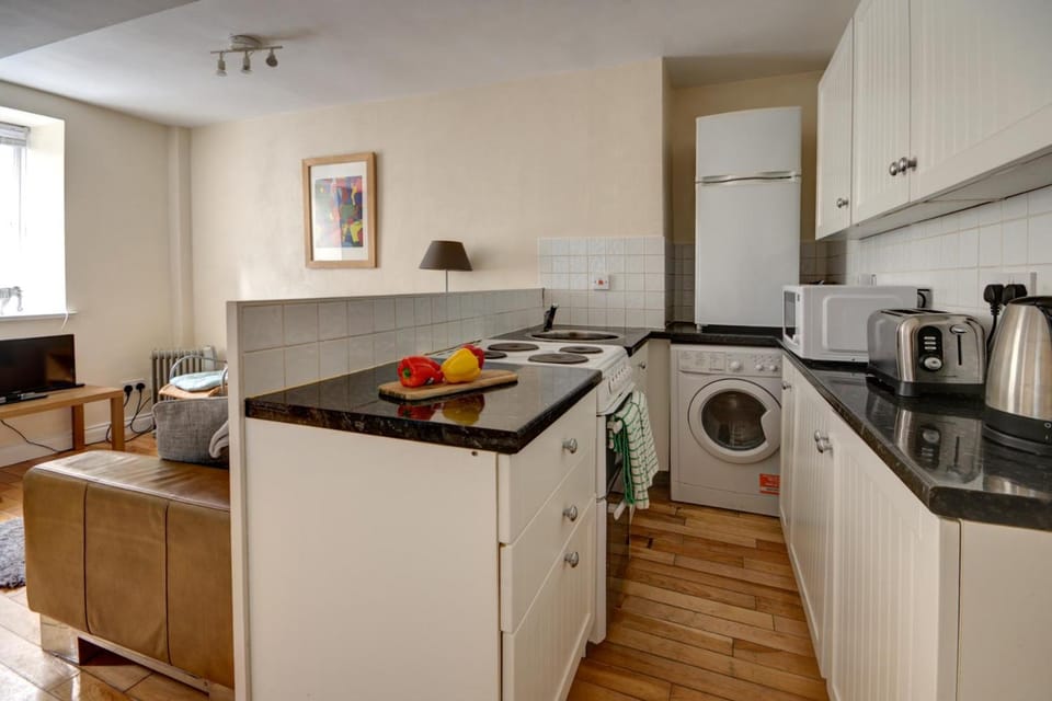 Kitchen or kitchenette, Living room, Seating area