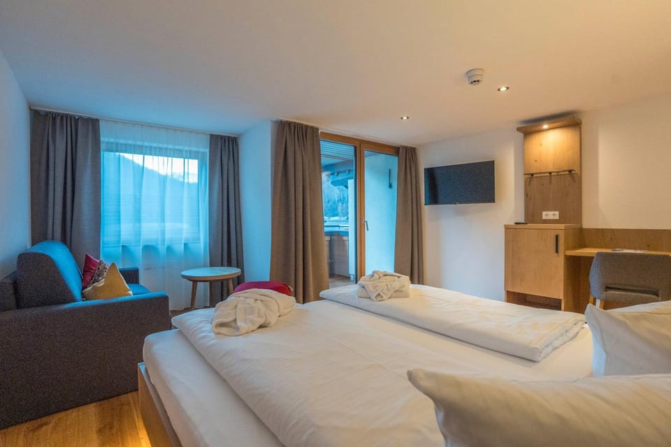 Photo of the whole room, Seating area, Bedroom