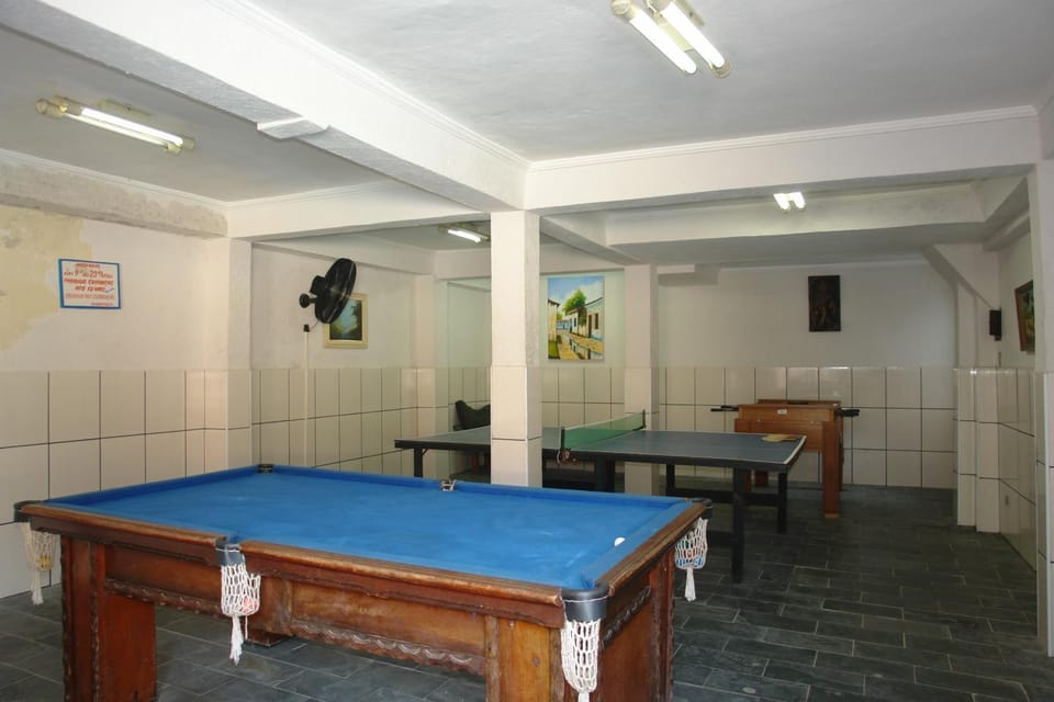 Billiard, Game Room