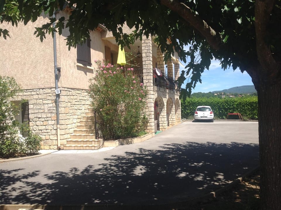 Facade/entrance, Other, Area and facilities