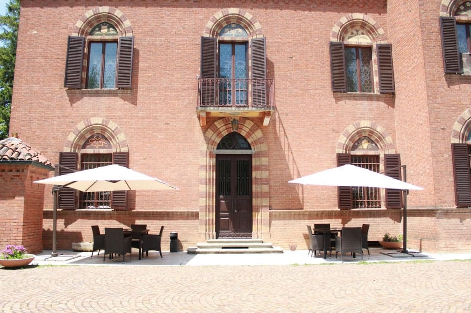 Patio, Facade/entrance