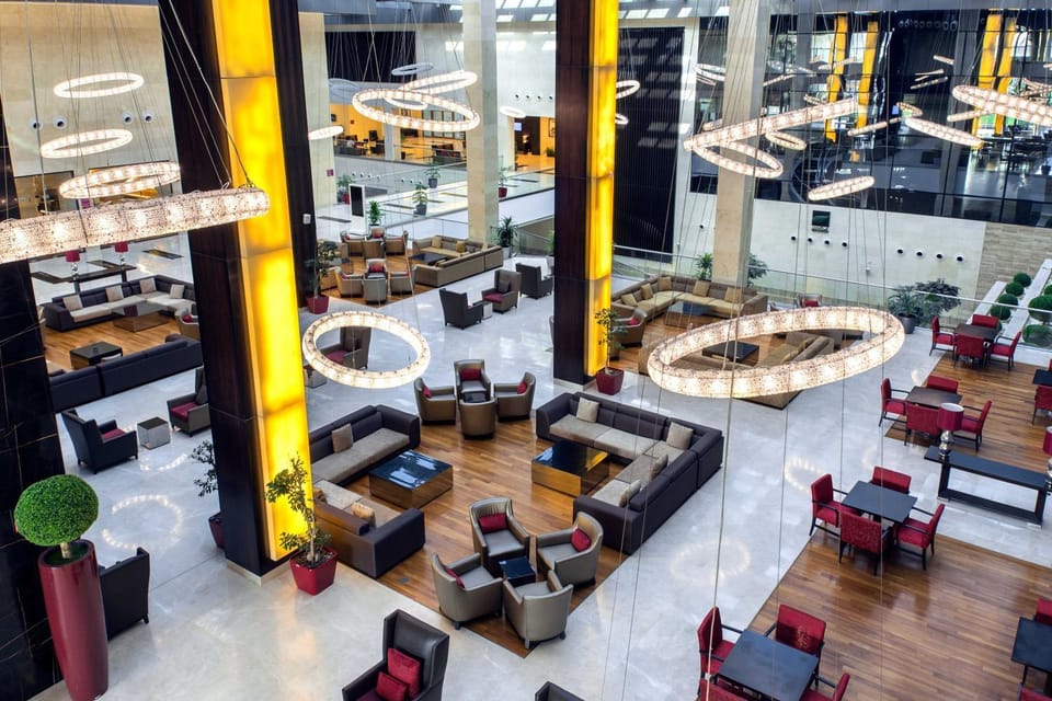 Restaurant/places to eat, Lounge or bar