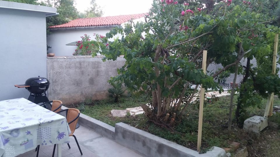 BBQ facilities, Garden, Balcony/Terrace
