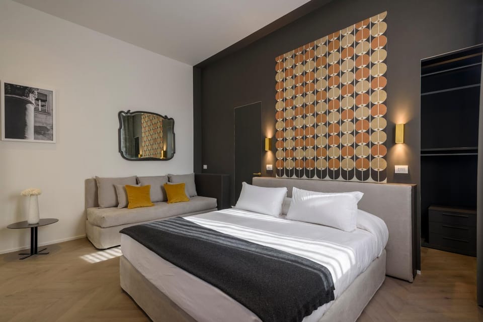 Photo of the whole room, Bedroom