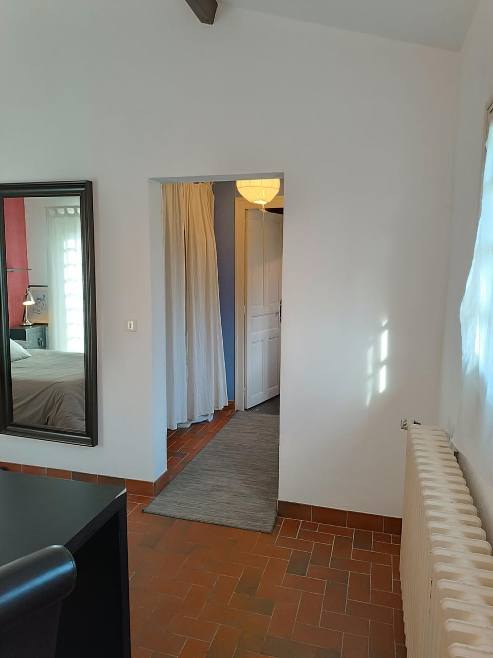 Photo of the whole room, Bedroom, internet
