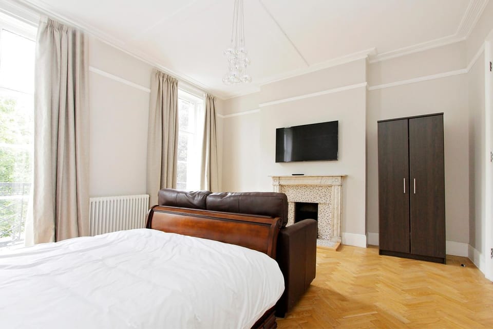 Living room, Bedroom