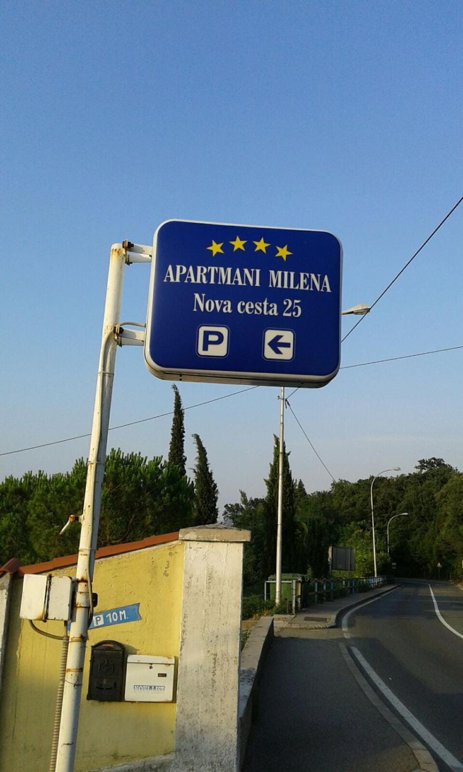 Logo/Certificate/Sign, Text overlay, Street view