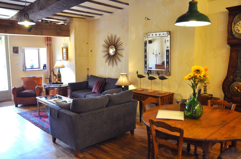 Living room, Seating area, Dining area