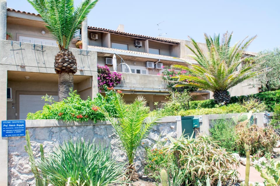 Property building, Facade/entrance, Day, View (from property/room), Garden view, Street view
