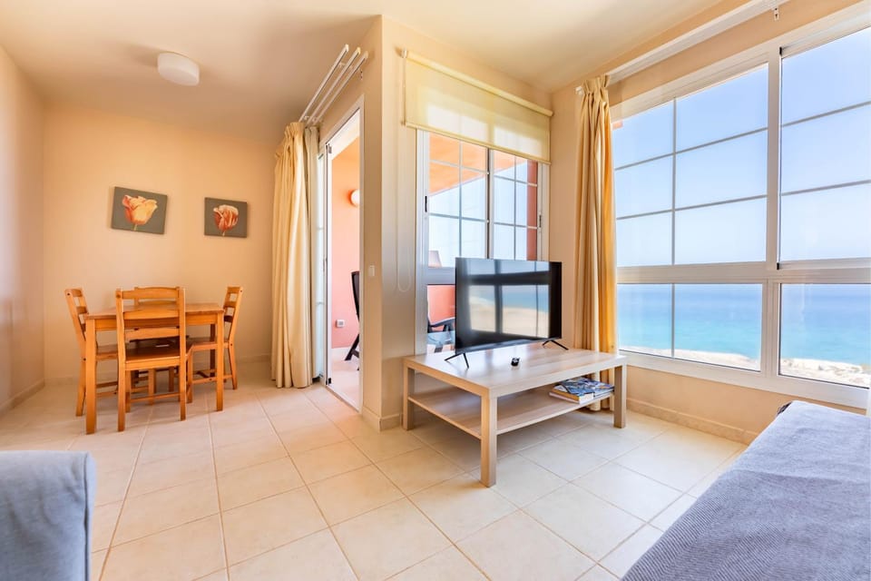 TV and multimedia, Balcony/Terrace, Living room, Lounge or bar, Seating area, Dining area, Sea view
