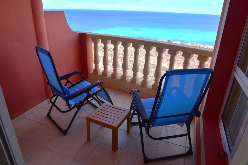 View (from property/room), Balcony/Terrace, Seating area, Sea view