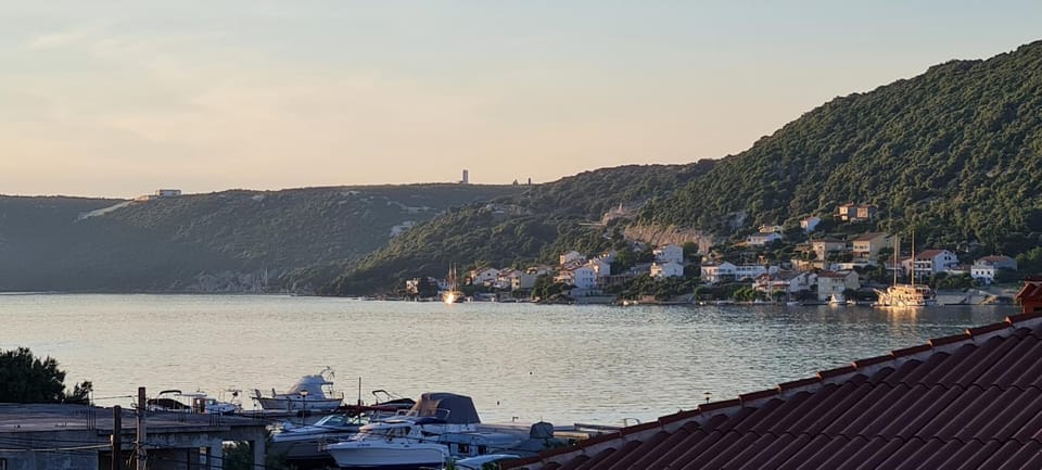 Neighbourhood, Sea view