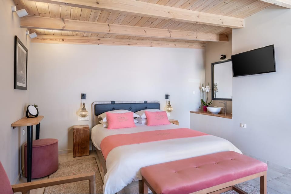 TV and multimedia, Photo of the whole room, Bedroom