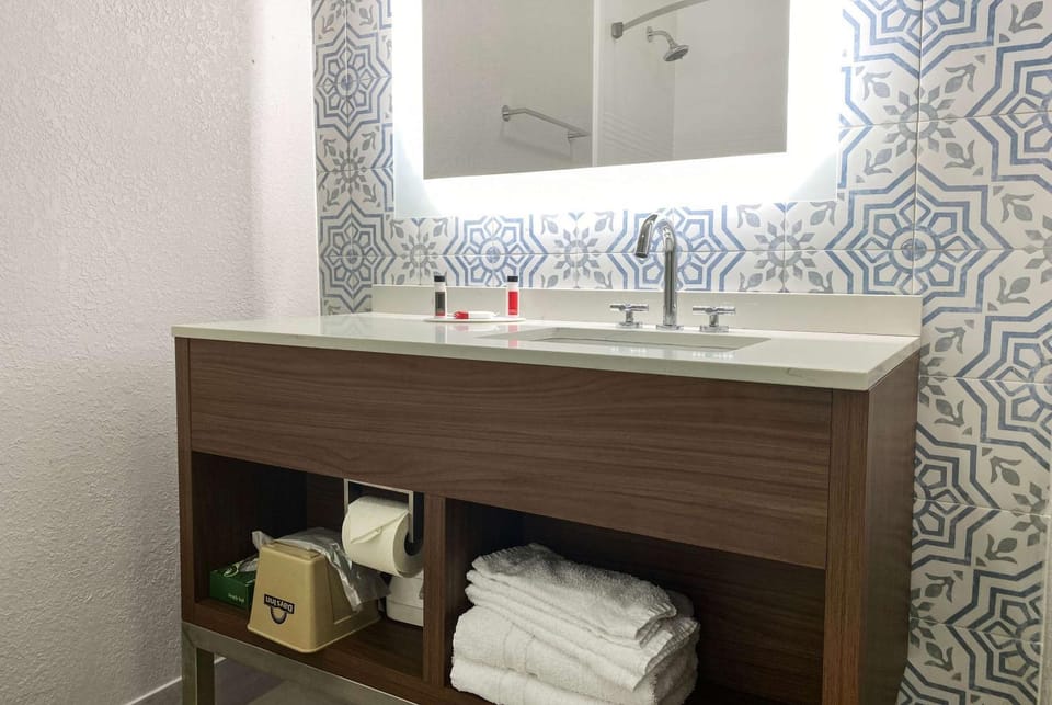 Bathroom, Photo of the whole room, On site