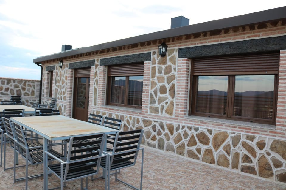Property building, Day, Balcony/Terrace, Balcony/Terrace