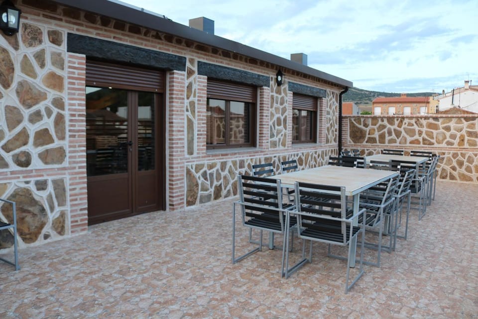 Property building, Day, Balcony/Terrace