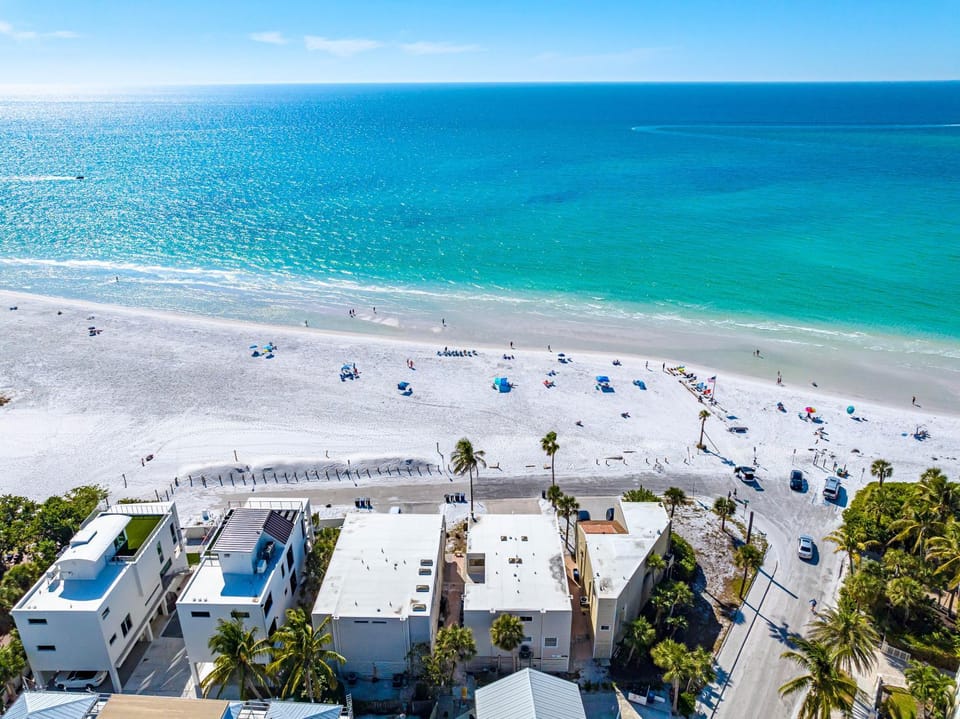 Fanta-Sea 49 By Beachside Management House in Siesta Beach
