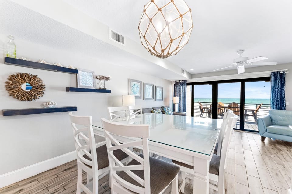 Seating area, Dining area