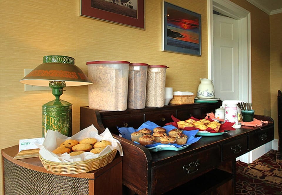 Restaurant/places to eat, Continental breakfast