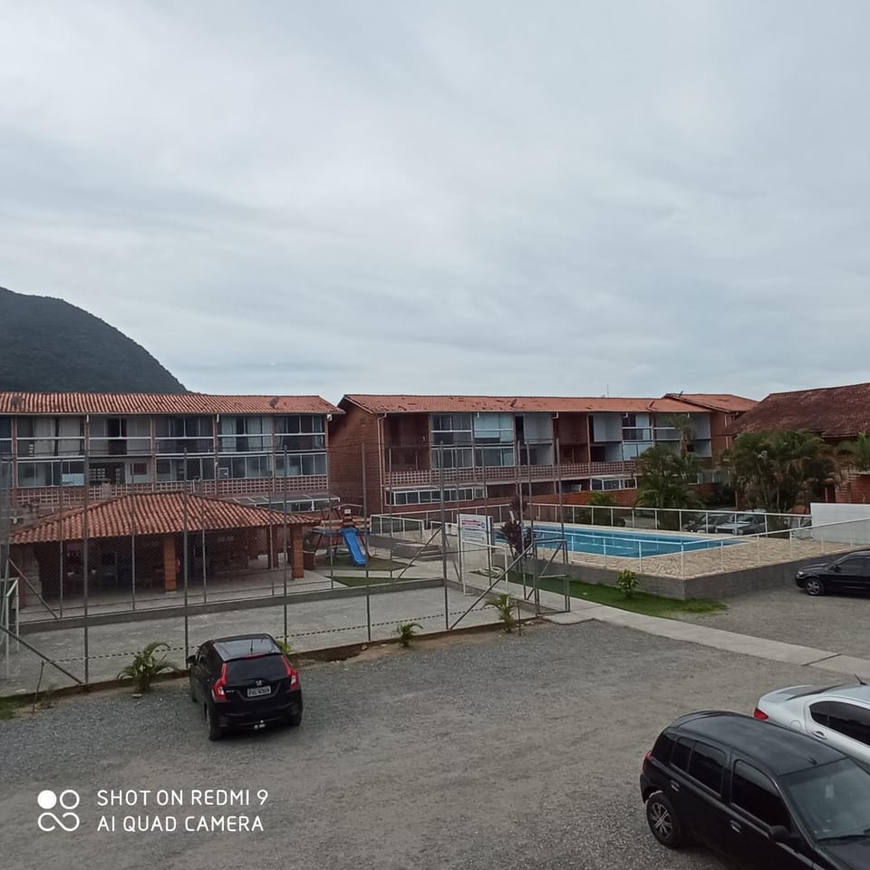 Pool view, Parking